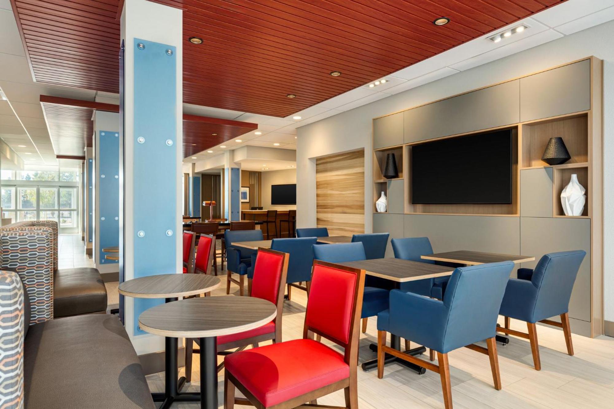 Holiday Inn Express & Suites Hayward - Castro Valley By Ihg Exterior foto